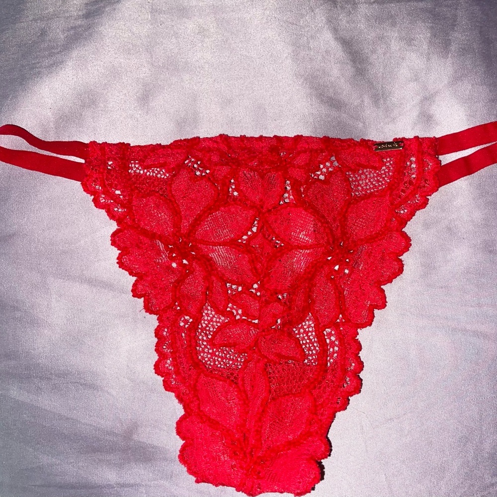 Red Lace V-String | PINK